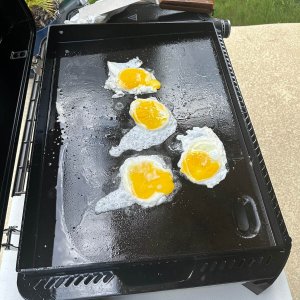 weber-traveler-friedeggs.jpeg